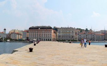 trieste-pano2_wiki-by-sa